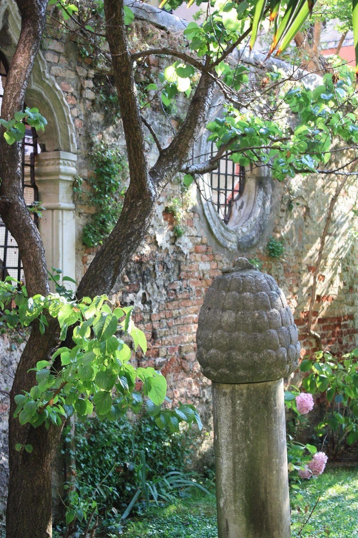 Appartamento Garden Ca' Rezzonico Venice Exterior photo