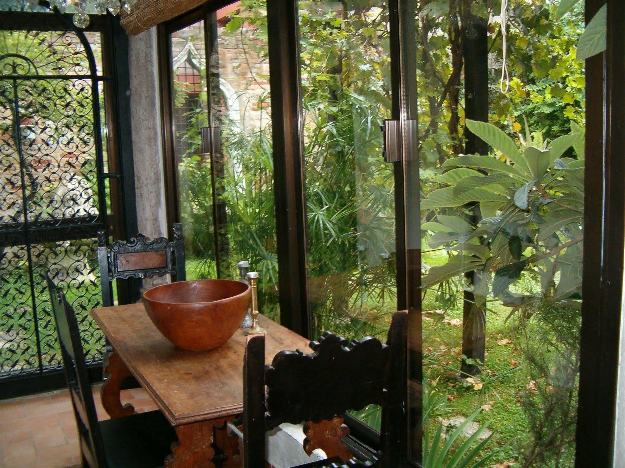 Appartamento Garden Ca' Rezzonico Venice Exterior photo